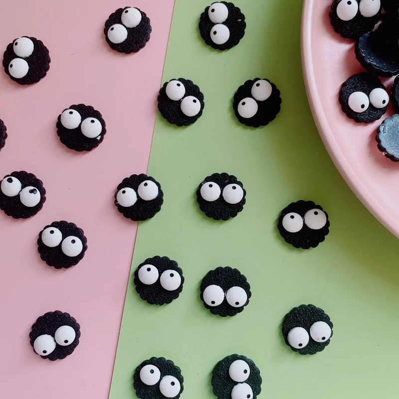 100pcs New Cute Resin Mini Black Eyes Monster Flat Back Cabochon Scrapbook Kawaii DIY Nail Craft Embellishments Accessories